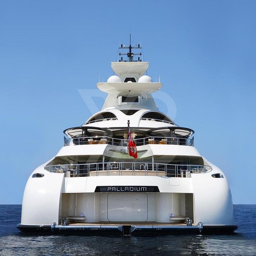 AV yacht exterior 6