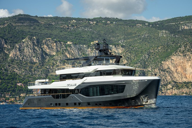 Oculus yacht exterior 2