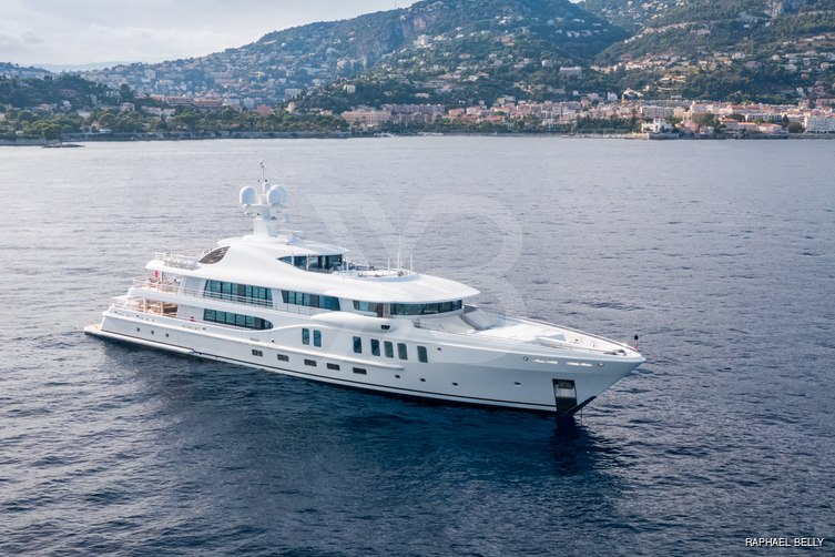 Neninka yacht exterior 2