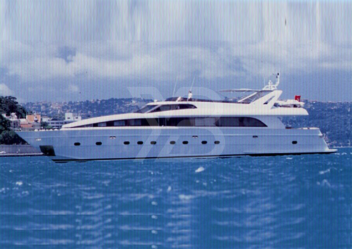 Blues yacht exterior 2