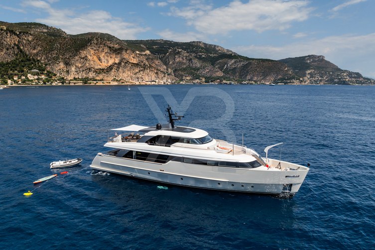 Sahasa yacht exterior 2