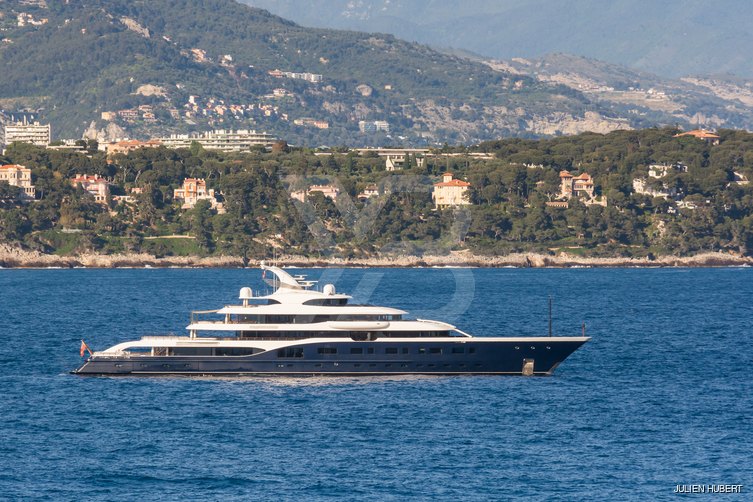 Symphony yacht exterior 32