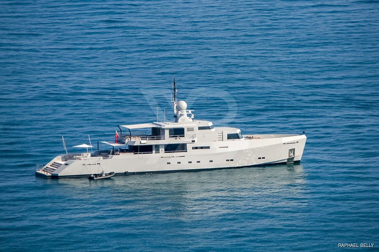 Cyclone yacht exterior 3