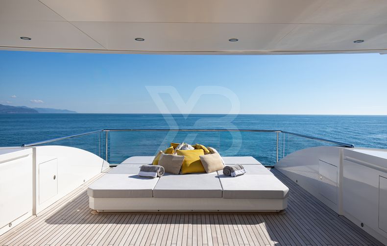 Mat yacht exterior 18