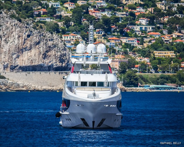 Idefix II yacht exterior 4