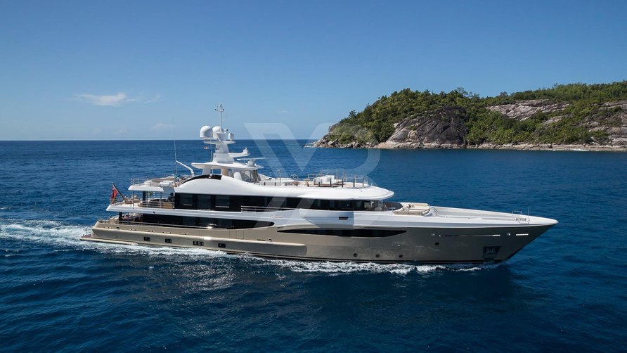 Amigos yacht exterior 7