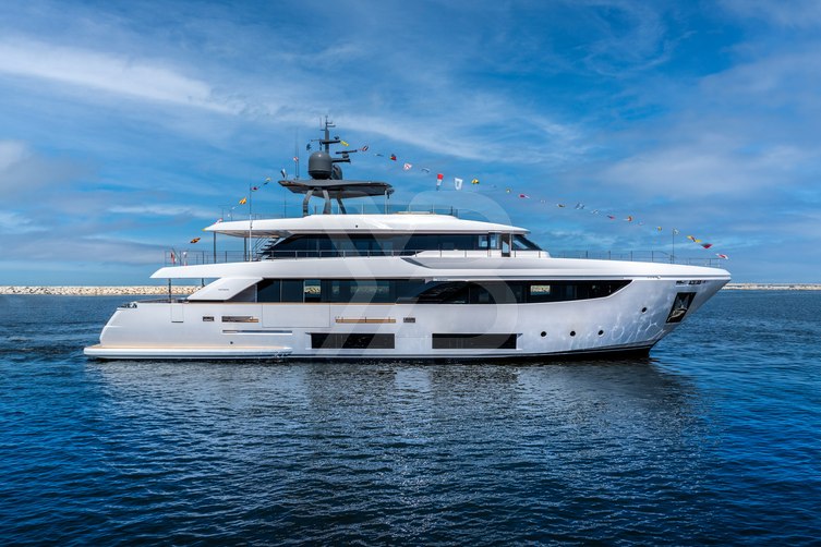 Ricacha Too yacht exterior 2