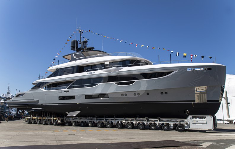 Joy yacht exterior 2