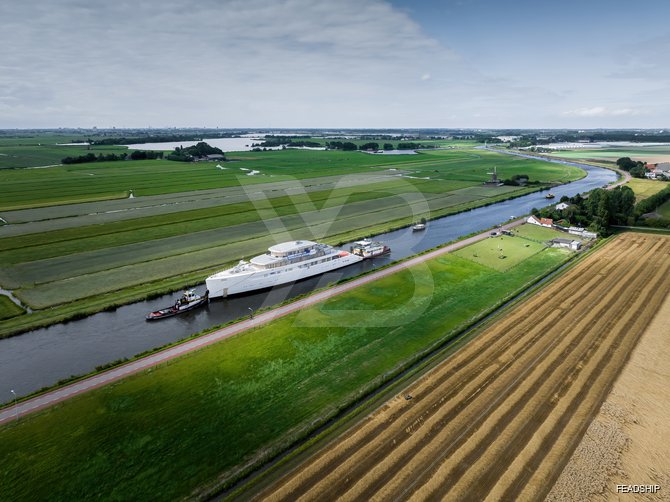 Les Cinq yacht exterior 29