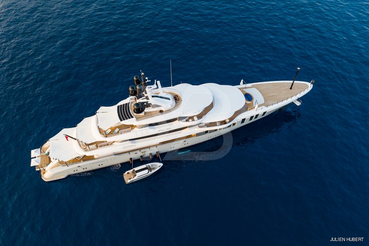 Roe yacht exterior 7