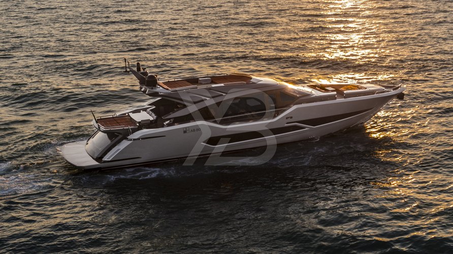 Incentivized yacht exterior 3