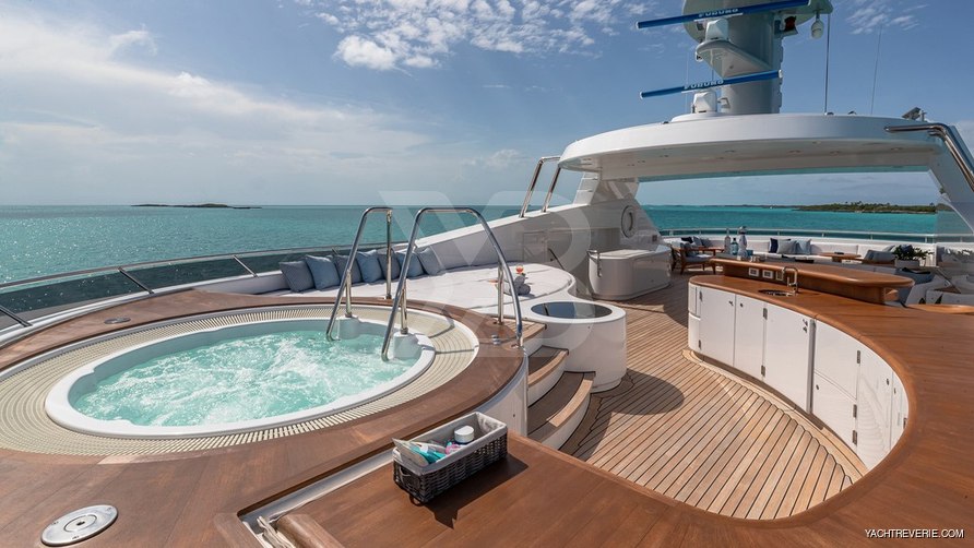 Reverie yacht exterior 4