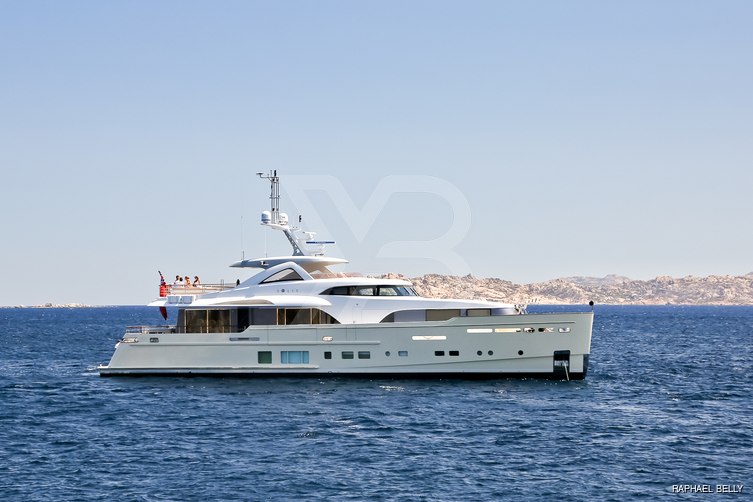 Solis yacht exterior 4