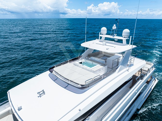 Horizon FD100 /911 yacht exterior 22