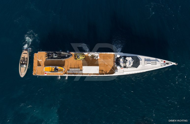 Axis yacht exterior 6