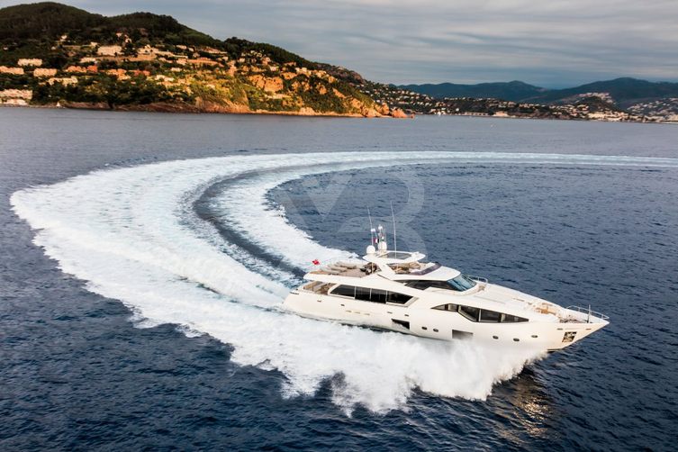 Mikil yacht exterior 4