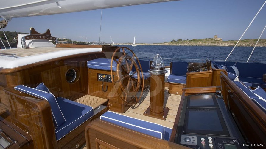 Meteor yacht interior 11