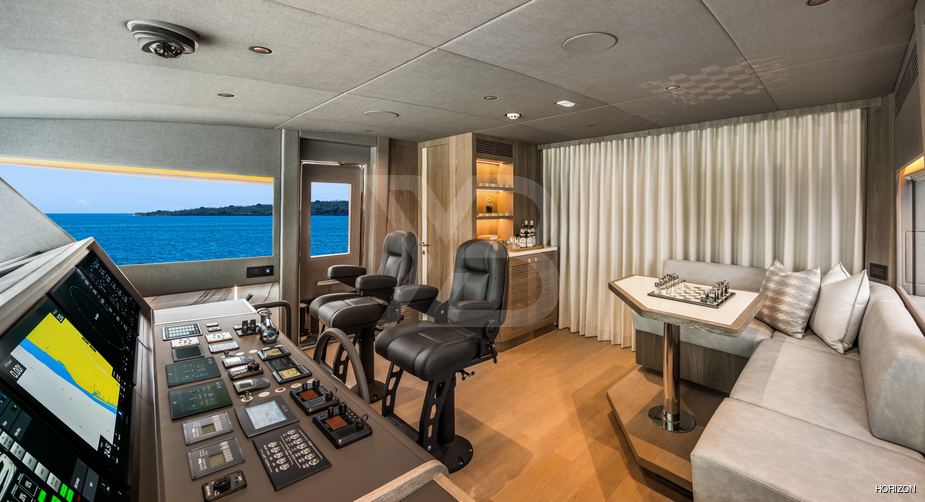 FD90/34 yacht interior 7