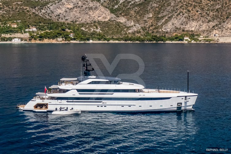 Alchemist yacht exterior 24