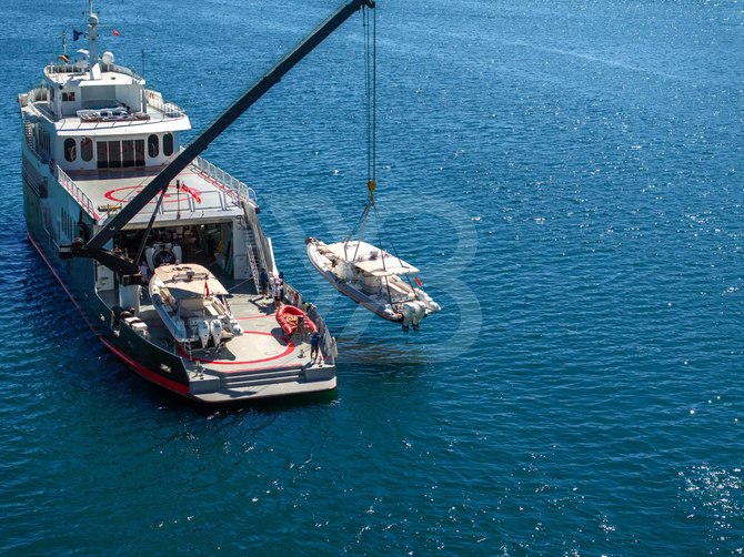 Global yacht exterior 4