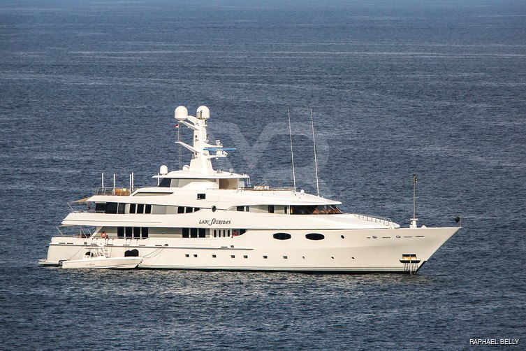 Amaral yacht exterior 2