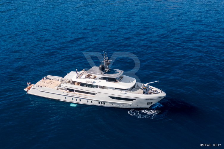 X yacht exterior 15