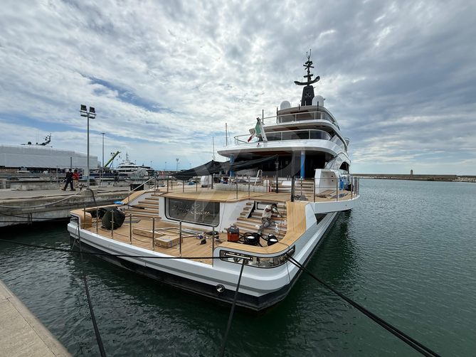 Lady Estey yacht exterior 6