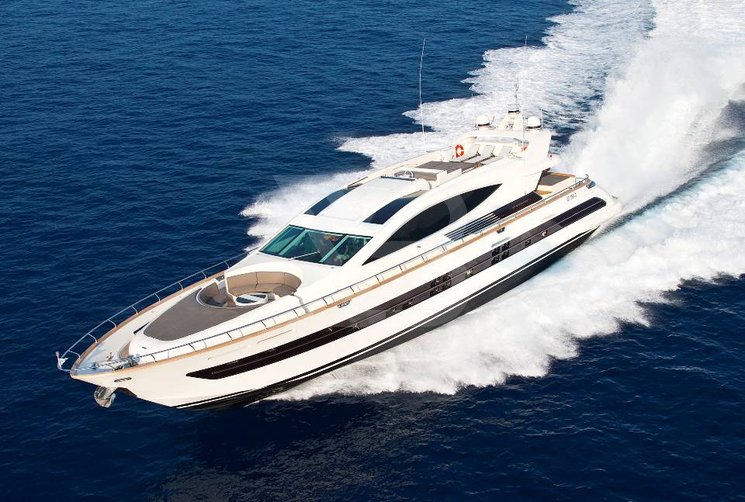 Deea II yacht exterior 3