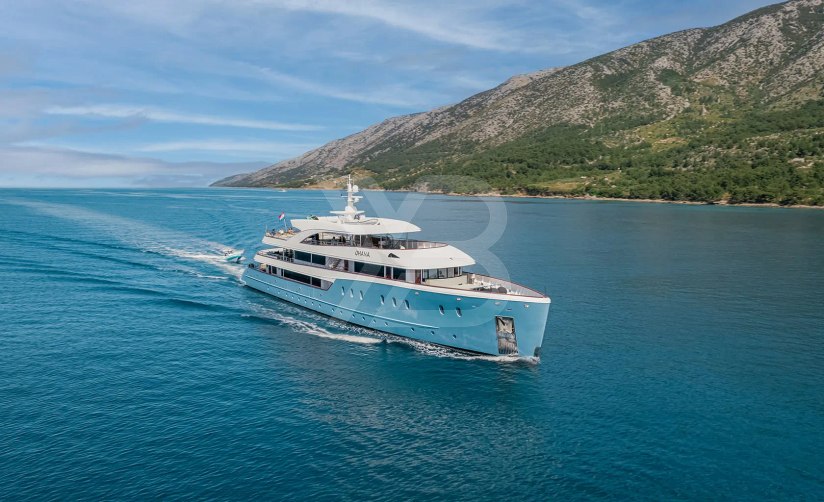 Ohana yacht exterior 2