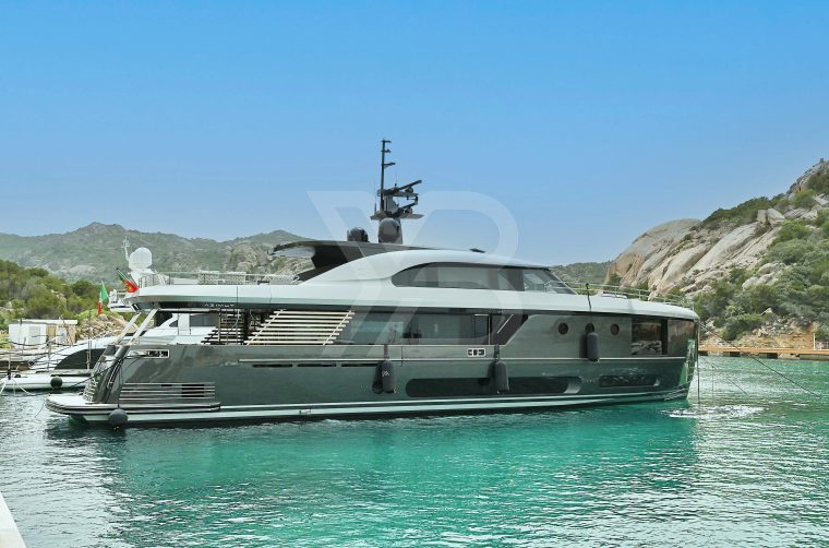 Alma III yacht exterior 26