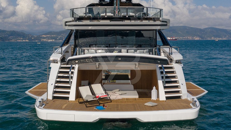 MA yacht exterior 12