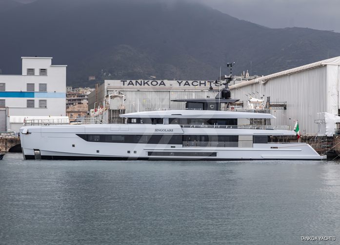 Singolare yacht exterior 2
