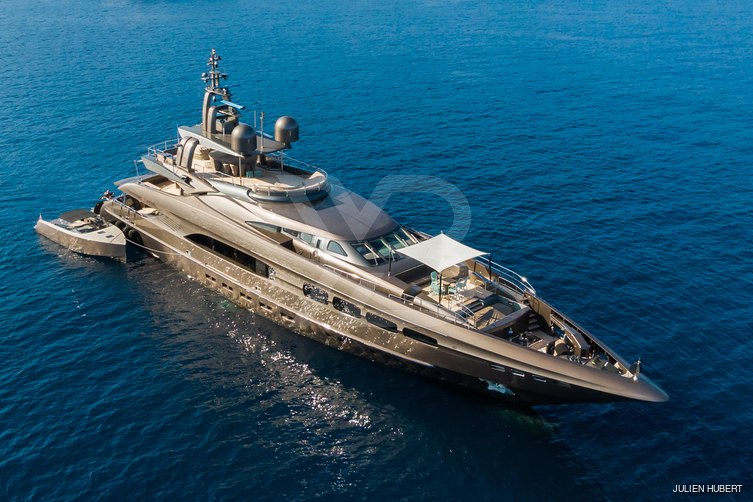 Mrs L yacht exterior 17