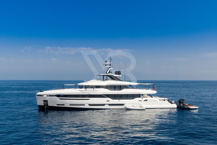 Astera yacht exterior 2