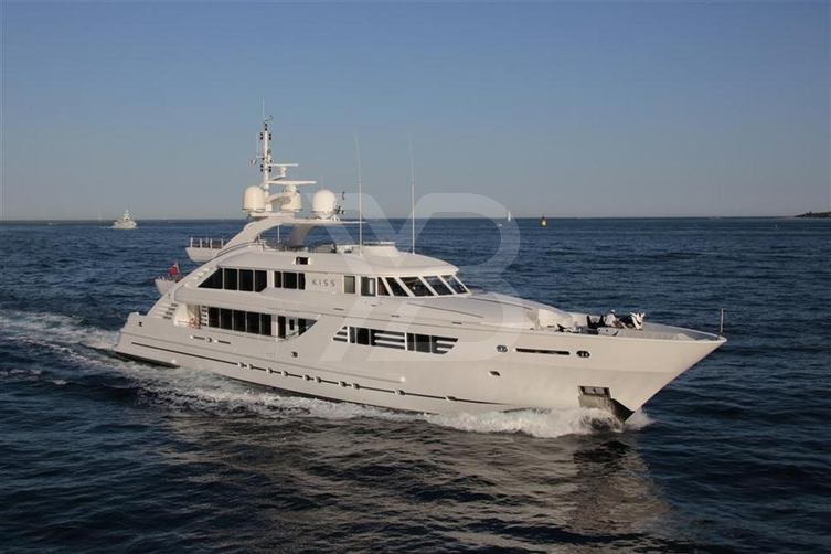 Alalya yacht exterior 3