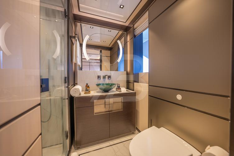 Reliance yacht interior 16