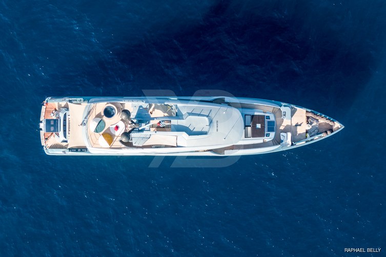 Queen Alla yacht exterior 5