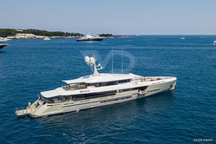 Endeavour 2 yacht exterior 18