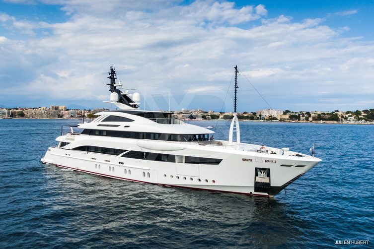 Florentia yacht exterior 40