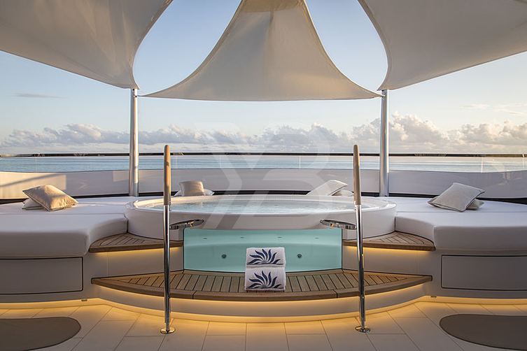 Luna yacht interior 4