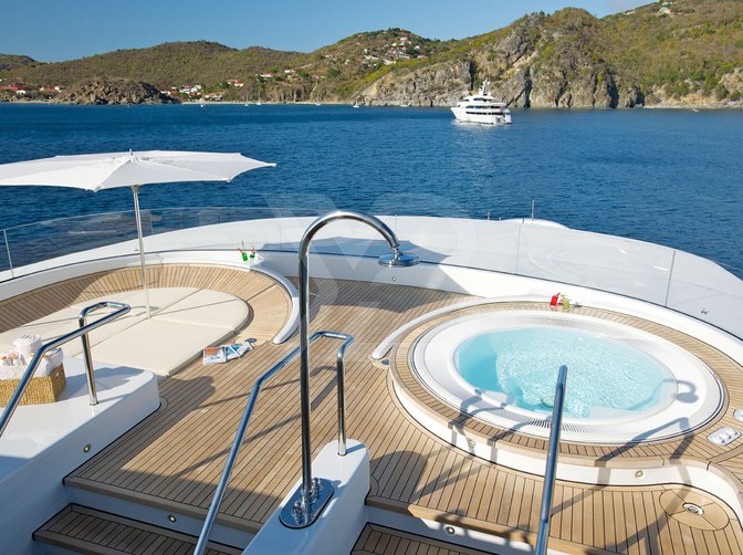 Vive la Vie yacht exterior 4