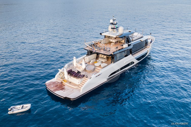 H2O yacht exterior 5