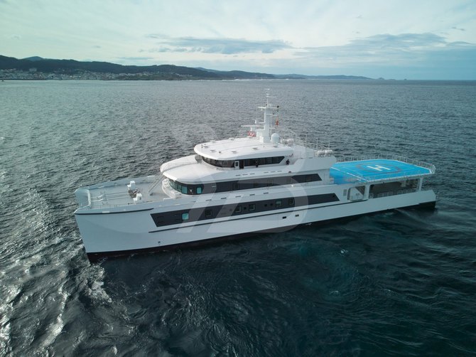 Wayfinder yacht exterior 19