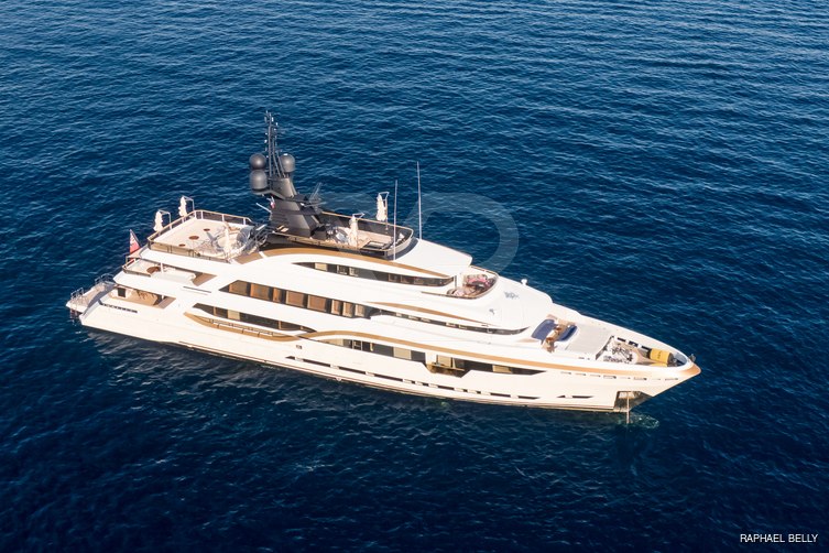 Taiba yacht exterior 2