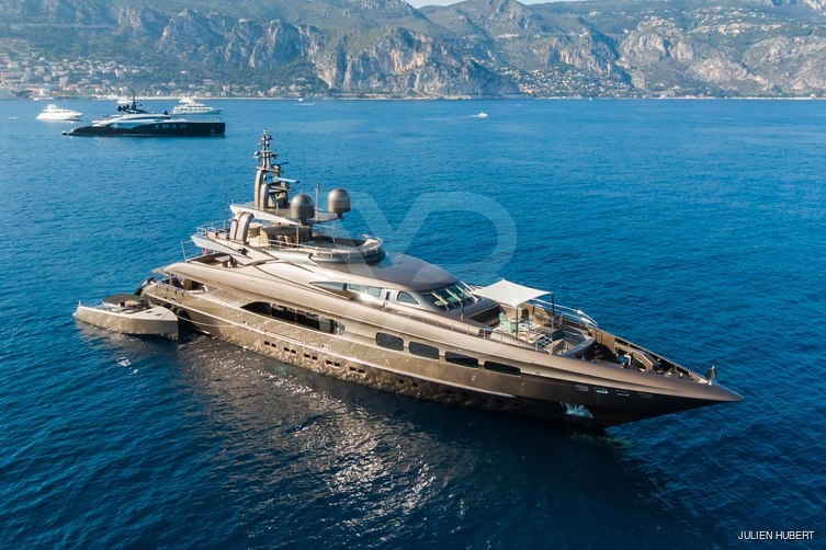 Mrs L yacht exterior 18