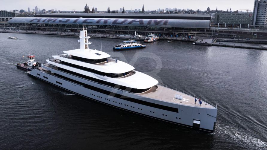 Moonrise yacht exterior 8
