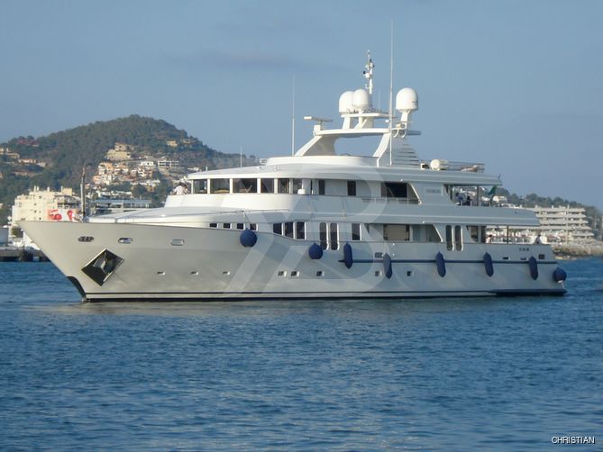 New Master yacht exterior 2