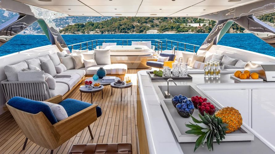 Miotu yacht exterior 4