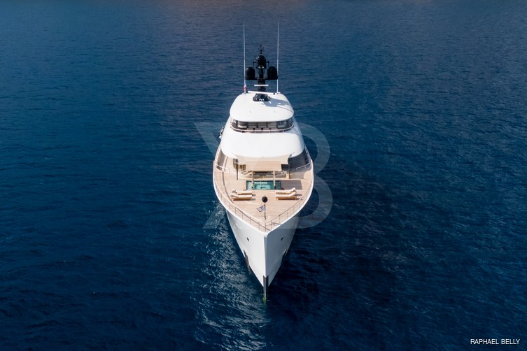 818 yacht exterior 3