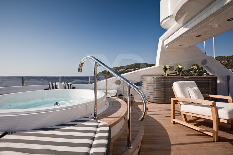 Thumper yacht exterior 4